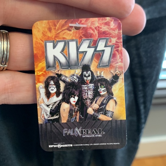 Faux Real Kiss Music Rock Christmas shirt - size M - Picture 3 of 6